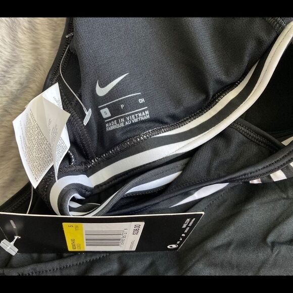 NWT Nike Tank with build in sports bra S - Picture 2 of 4